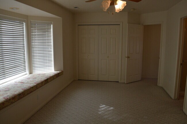 Building Photo - Huge Orem Home in Great Location