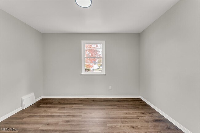 Building Photo - 441 E 250th St