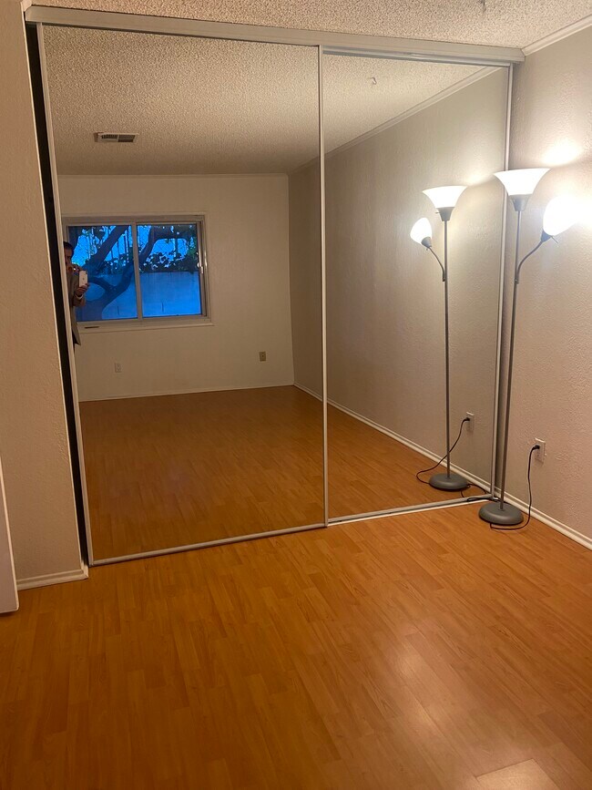 Building Photo - 715 Huntley Dr