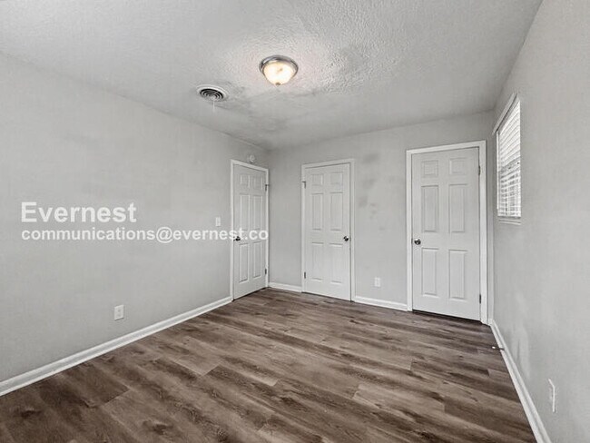 Building Photo - 6757 Snow White Dr