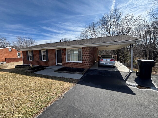 Building Photo - 449 Missimer Ln