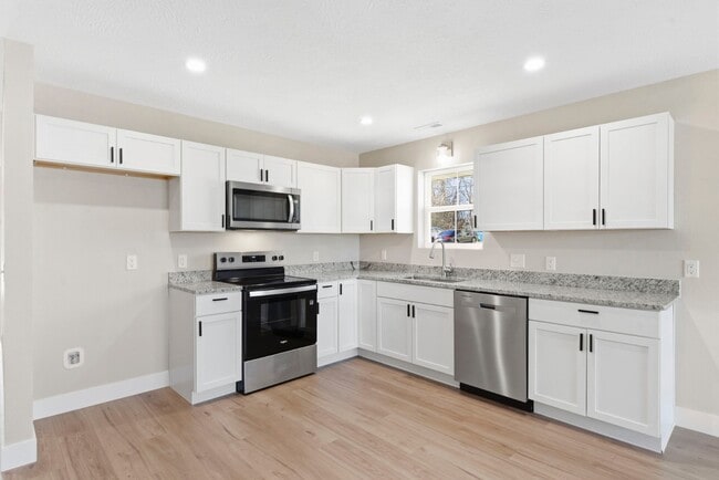 Building Photo - 1342 E Blaine St