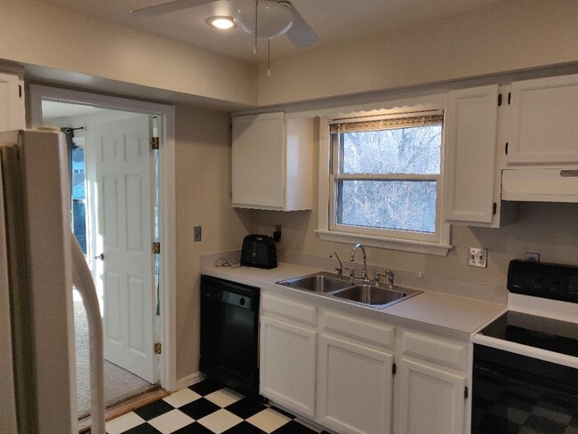 kitchen - 3158 Oak St