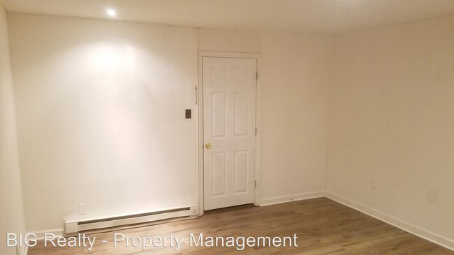 Building Photo - 107 King St