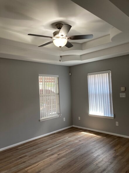 Building Photo - 910 English Ave