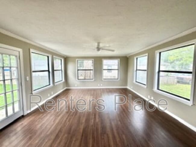Building Photo - 5501 S Newport Ave