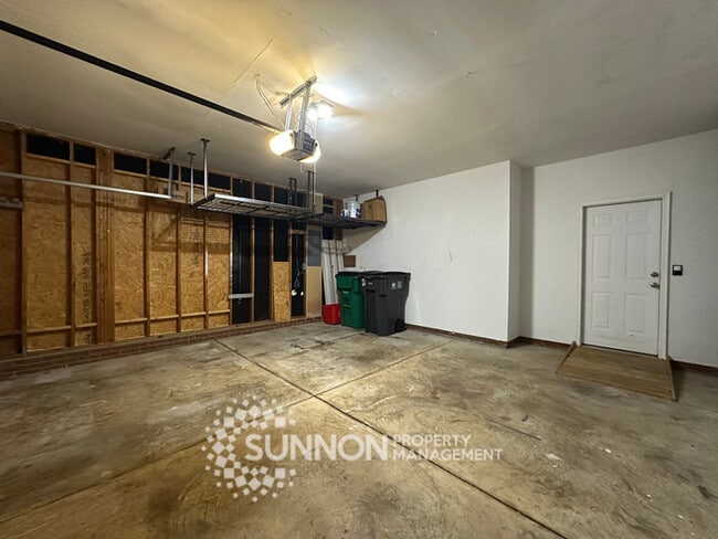 Building Photo - Charming 3-Bedroom Ranch with Sunroom & Wo...