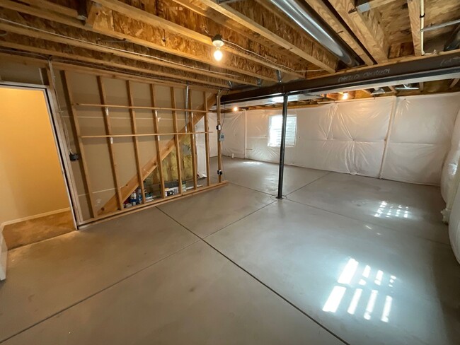 Building Photo - 3 Bedroom Home Available Near Milton E Pro...