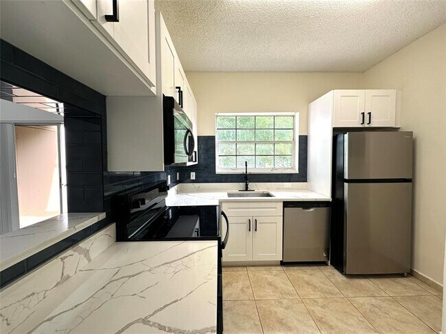 Building Photo - 641 Cypress Lake Blvd