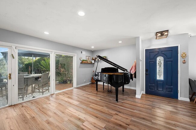 Building Photo - 4636 Panorama Dr