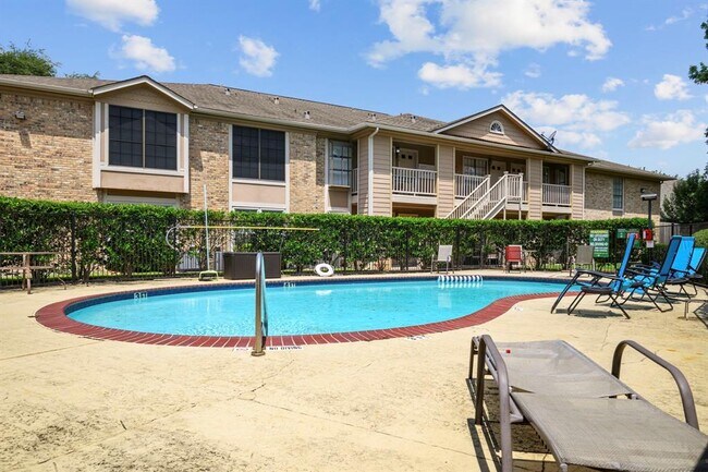 Building Photo - 1311 Antoine Dr