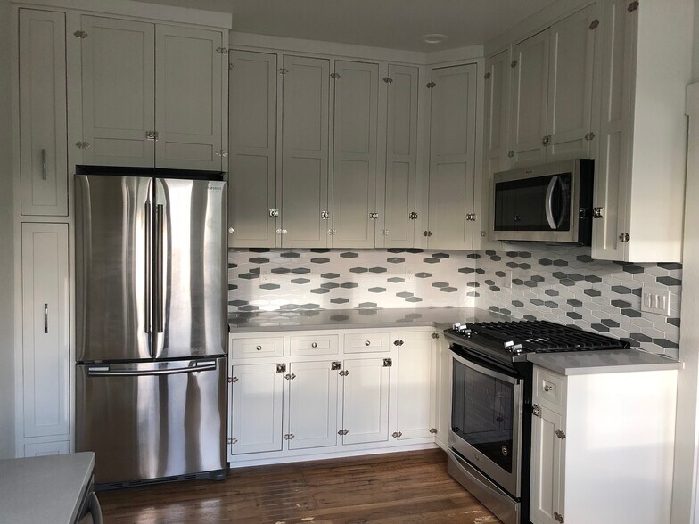 Building Photo - 426 E Helen St