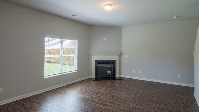 Building Photo - 308 Geranium St