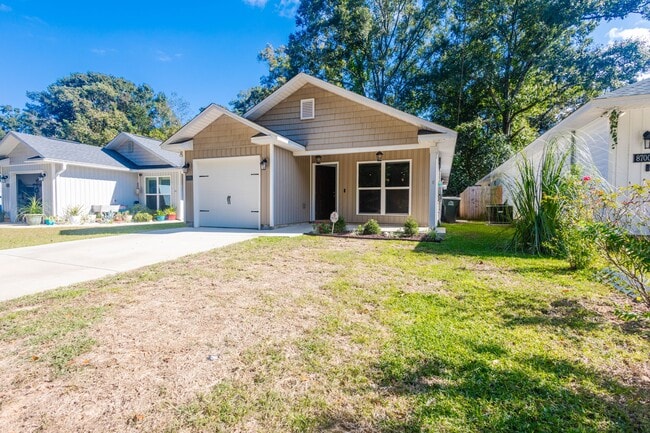 Building Photo - 8207 Doris Ave