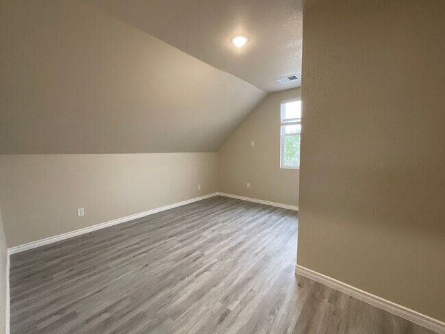 Building Photo - 1224 Nora Ln