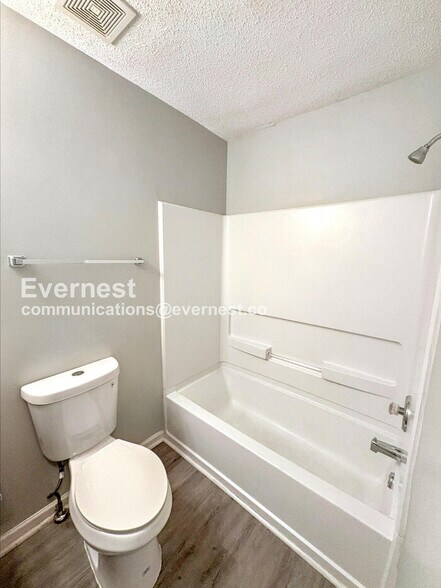 Building Photo - 8616 Thomas Ln