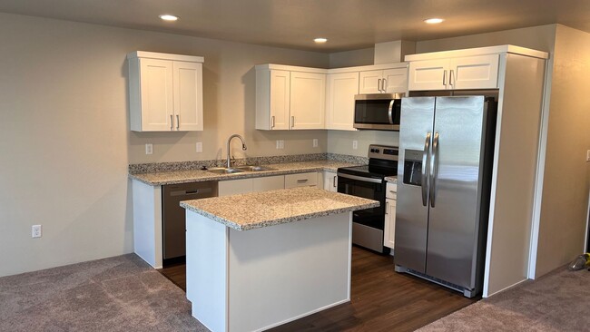 Building Photo - Beautiful Spacious New Built Townhome for ...