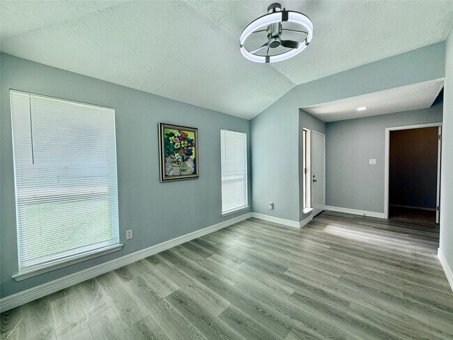 Building Photo - 10722 Sashay Dr