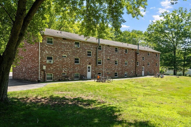 Building Photo - 9 Emerald Dr