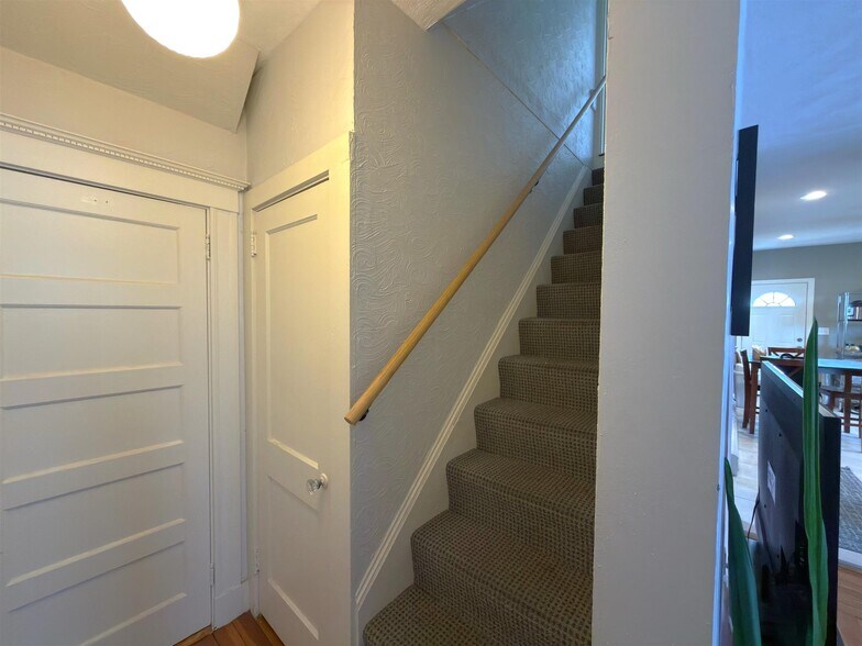 Building Photo - 9 Amaranth Ave