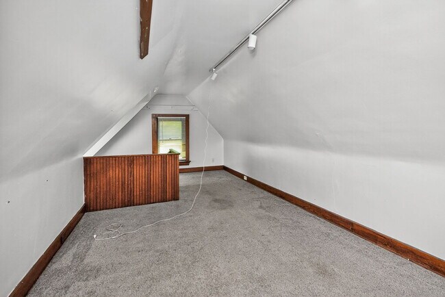 Building Photo - 2343 Rohs St
