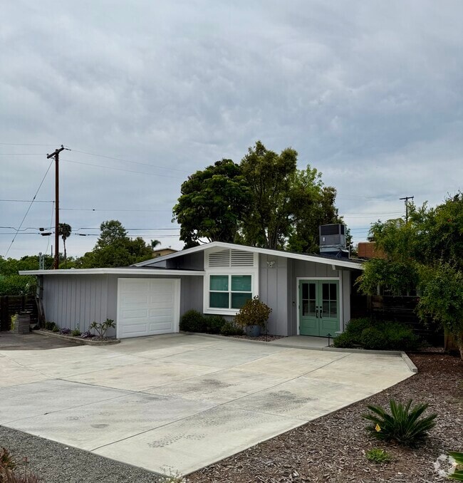 Building Photo - 950 Crescent Dr