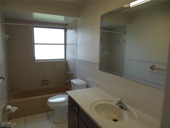 Building Photo - 5638 Riverside Dr
