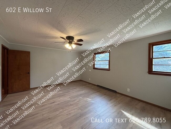 Building Photo - 602 E Willow St