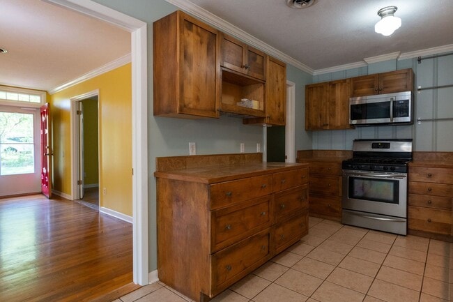 Building Photo - 882 Cherokee Rd