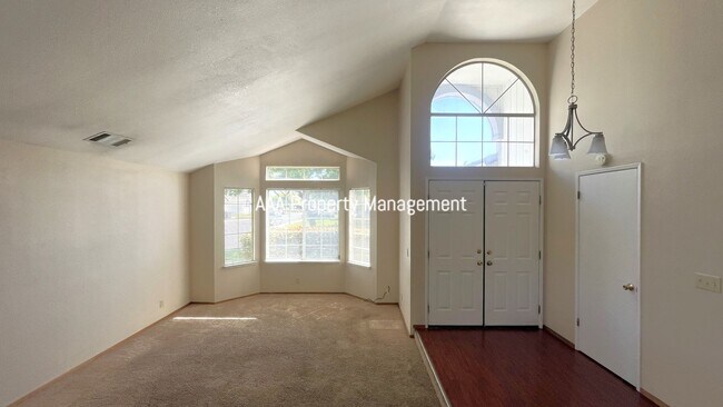 Building Photo - Brentwood Beautiful 3 bedroom 2 bath home!...