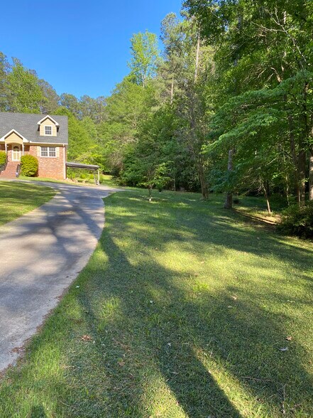 Building Photo - 3300 Evans Mill Rd