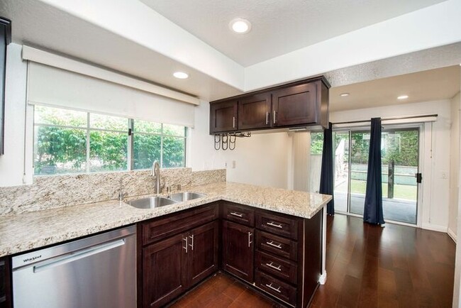Building Photo - Anaheim Hills Beauty