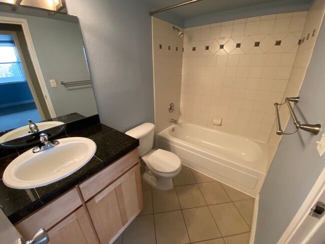 Building Photo - Amazing Condo with Beautiful Mountain and ...