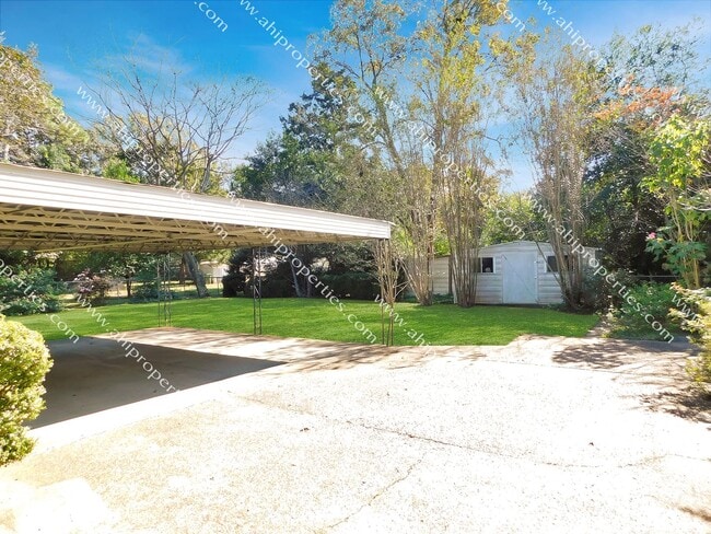 Building Photo - 3520 Royal Crest Dr