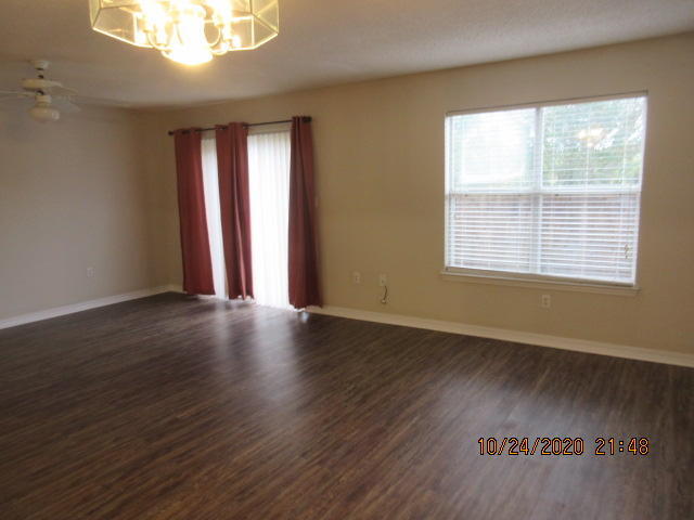 Building Photo - 1833 Whispering Oaks Ln