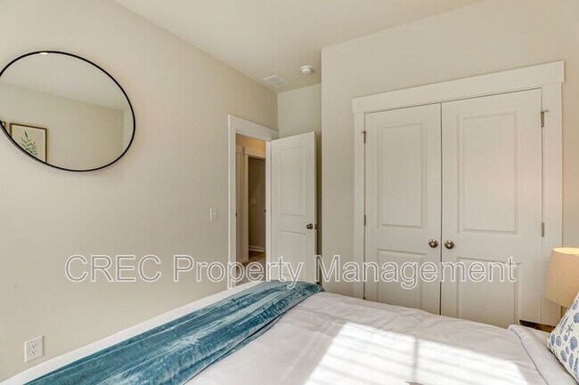 Building Photo - 1010 Pettiford Pl