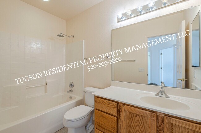 Building Photo - 11174 N Sand Pointe Dr