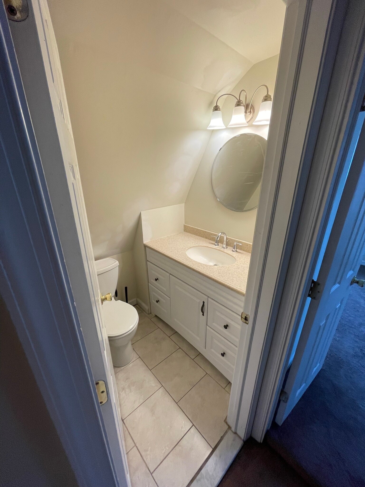 3rd Floor Bathroom - 825 Ardmore Ave
