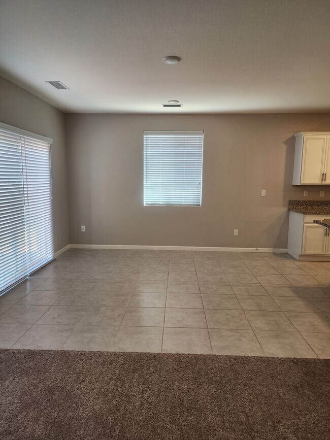 Building Photo - 3/2/2 Beautiful Home In Gardnerville Locat...