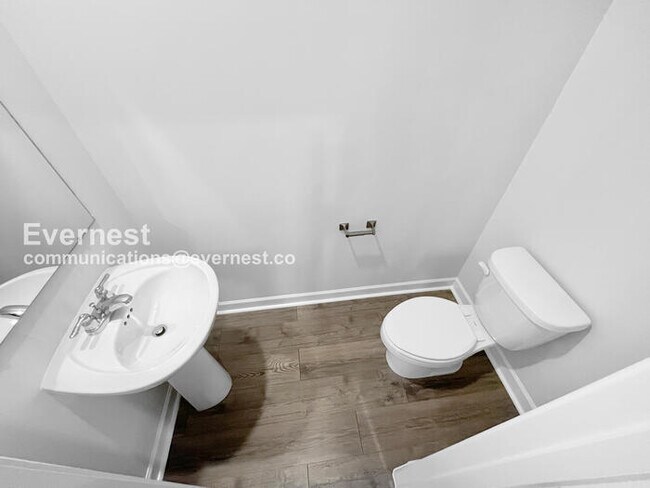 Building Photo - 3251 Quintana Dr