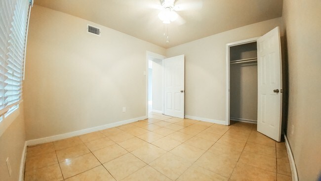Interior Photo - 3008-3014 Truxillo St