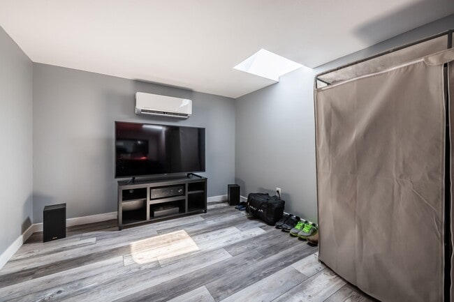 Building Photo - 2621 Wood Ave