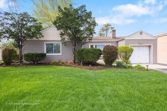 Building Photo - 804 S President St