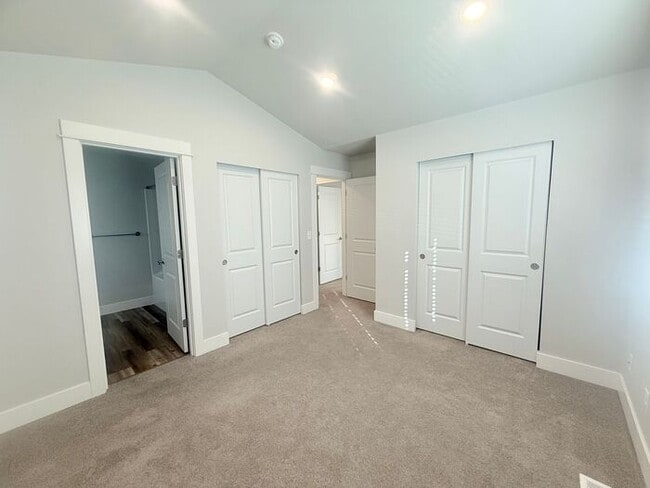Building Photo - Beautiful 3-Bedroom + Bonus Loft Home in B...