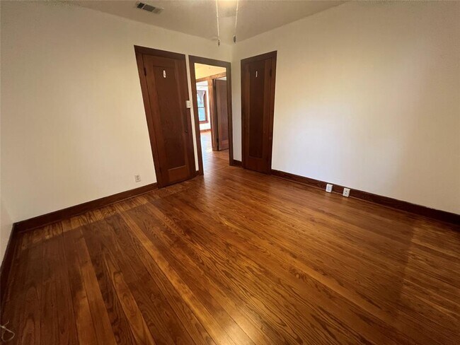 Building Photo - 5004 Avenue F