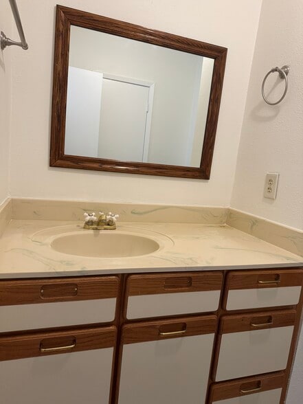 Building Photo - 121 Avenida 23