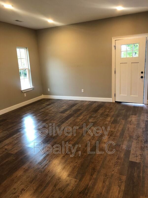 Building Photo - 427 Sterling Rd