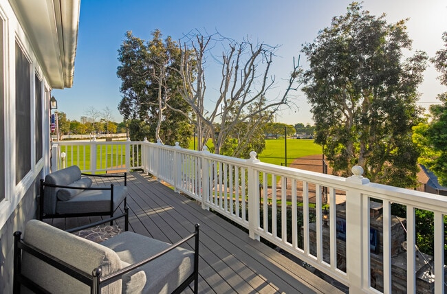 Building Photo - 13 Cape Danbury