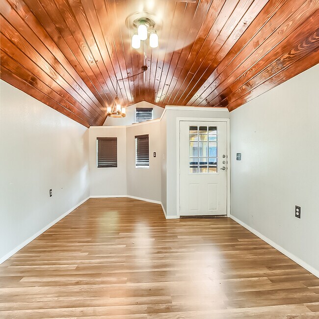 Building Photo - 2417 Clearhaven Ct