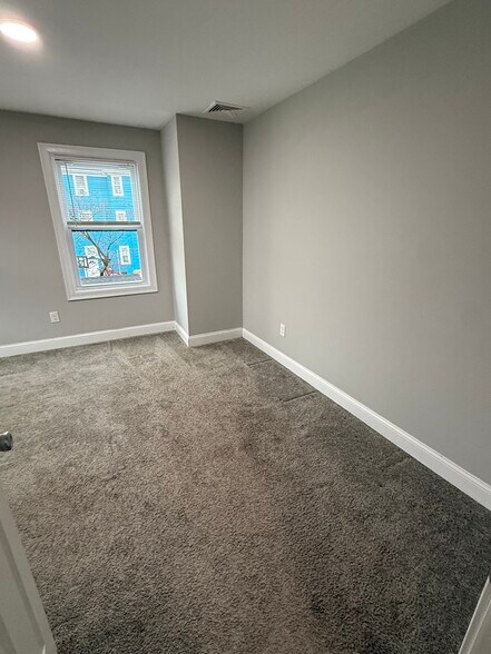 Building Photo - 25 Denison St